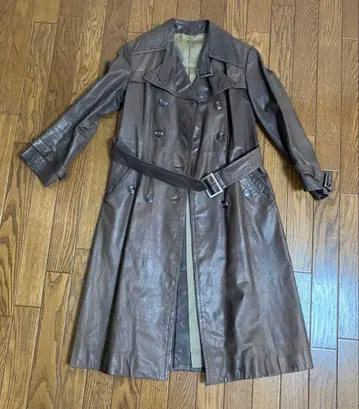 브라운 가죽 트렌치코트