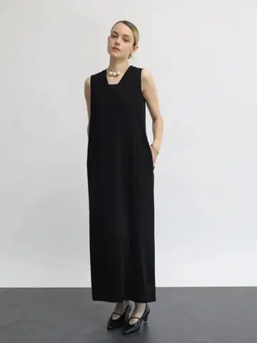 Aga x NORITAKE 스퀘어 넥 슬리브리스 원피스 블랙