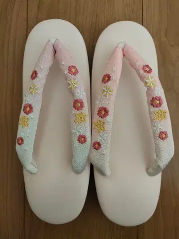 우레탄 밑창 꽃무늬 자수 조리 24cm