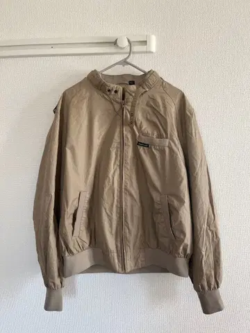 베이지 나일론 자켓 프론트 포켓 부착