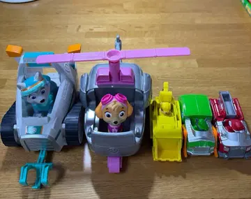 파우 패트롤 캐릭터와 차량 세트