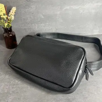 [컨디션 최상] HushTug 해시태그 천연 가죽 바디백 숄더백 블랙