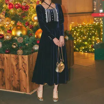 넥 리본 포함 펄 & 레이스 장식 백 레이스업 벨로아 원피스 tocco