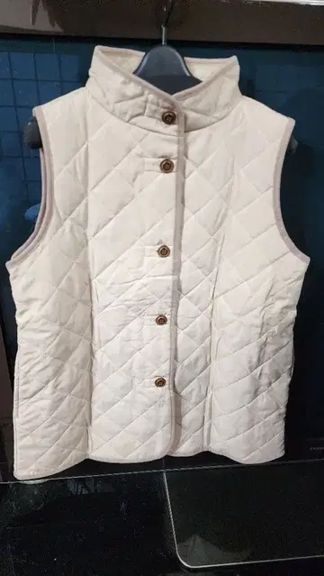 아이보리 퀼팅 베스트 53.5 cm