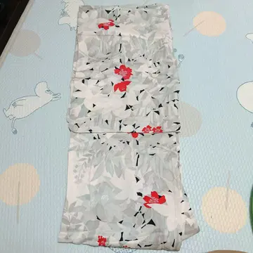 꽃무늬 코몬 기모노 그레이와 빨간색