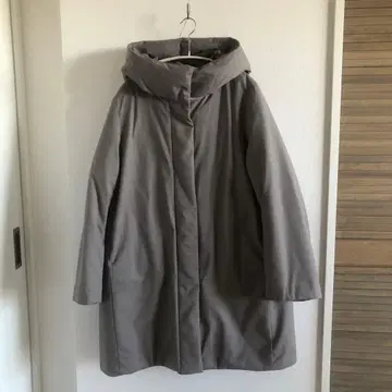 유니클로 하이브리드 다운 코트 그레이