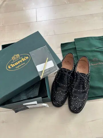 새상품급 Church's 스터드 블랙 레이스업 슈즈