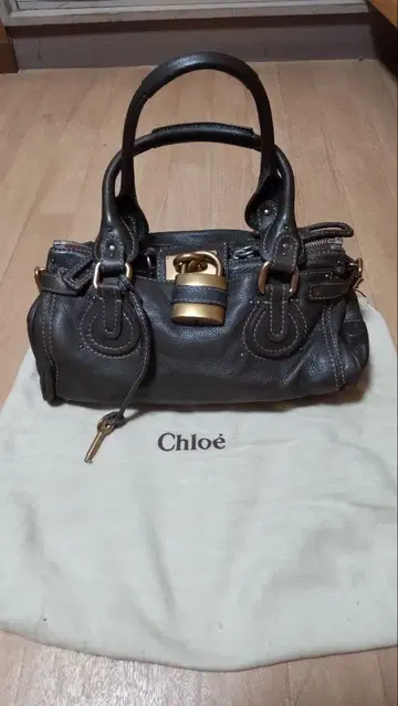 끌로에 다크 브라운 패딩턴 패드락