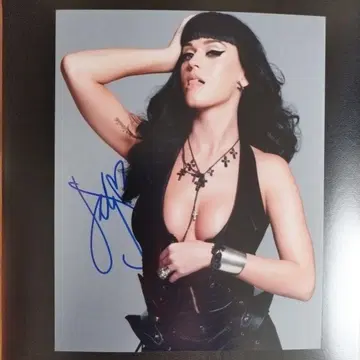Katy Perry 친필 사인 사진