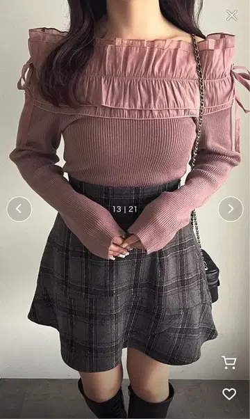 핑크 오프숄더 프릴 니트