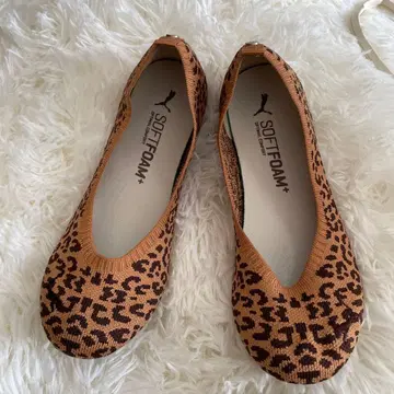 거의 새상품 PUMA SOFTFOAM+ 레오파드 무늬 플랫슈즈