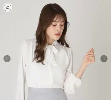 새상품급 M 38사이즈 COUP DE CHANCE 보타이 블라우스 화이트