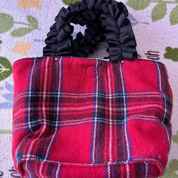 미사용에 가까운 빨간색과 체크 무늬의 토트백