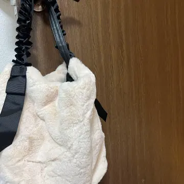 새상품 grove 아이보리 복슬복슬 퍼 숄더백