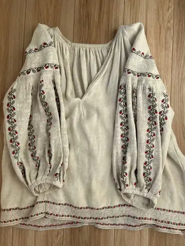 우크라이나 자수 린넨 V넥 블라우스