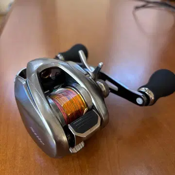 25 티 스크래치 베이트 낚시릴 실버 오른쪽 감기