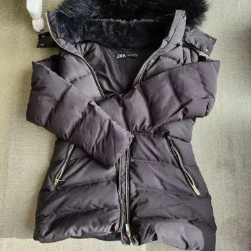 ZARA 블랙 다운 자켓 퍼 포함