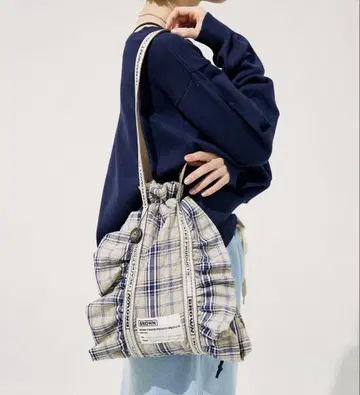 BROWN THEATRE PRODUCTS/체크 무늬 프릴 신발 가방