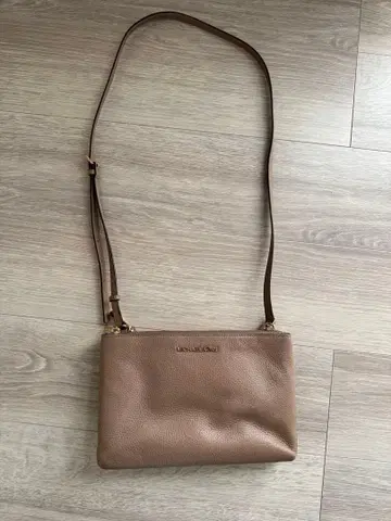 MICHAEL KORS 베이지 숄더백