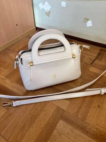 화이트 가죽 숄더백