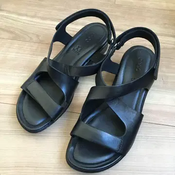 새상품 ecco 샌들 사이즈 38 블랙