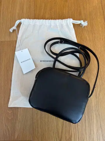 MYWEAKNESS 블랙 숄더백