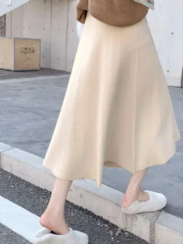 프리마젤 하이 게이지 니트 플레어 스커트 아이보리