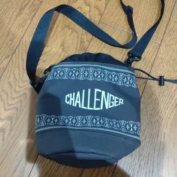 CHALLENGER 드로우 스트링 숄더백