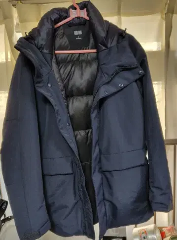 네이비 후드 부착 다운 자켓