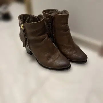 브라운 퀼팅 디자인 부츠