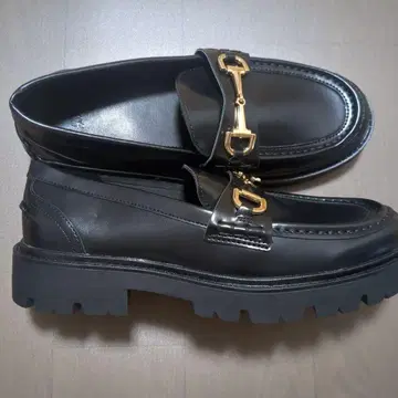 미사용 새상품 완판템 H&M 블랙 로퍼 통굽 24cm