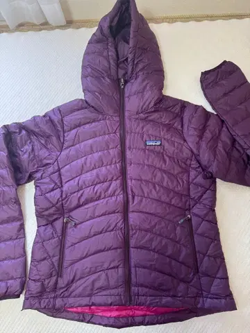 파타고니아 후드 부착 다운 자켓 보라색