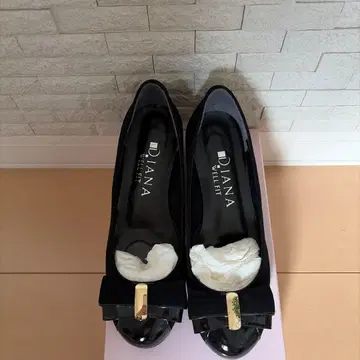 DIANA WELL FIT 블랙 스웨이드 펌프스