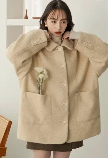 [택 포함 새상품] hinari 스탠 칼라 샤기 미들 코트