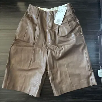 택 포함 새상품 FRAY I.D 모카 가죽 숏팬츠 사이즈 0