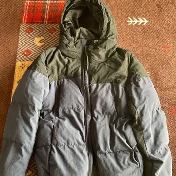 GU 다운 자켓 후드 부착