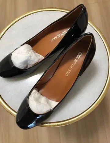 [ 새상품 ] RODE SKO 에나멜 펌프스