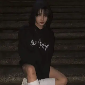 cult tokyo 카티 블랙 백 버터플라이 후드티 맨투맨