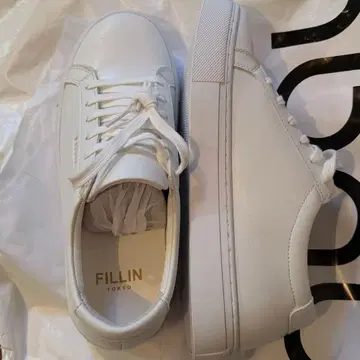 FILLIN 화이트 스니커즈