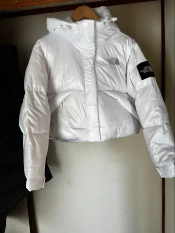 THE NORTH FACE 크롭 다운 자켓 화이트 라벨