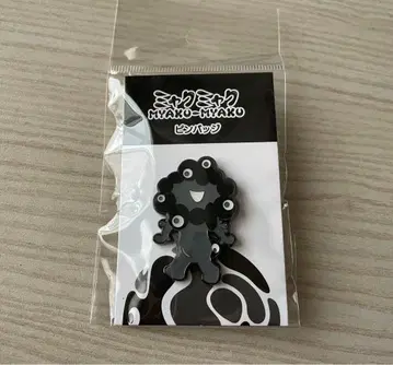 만박 미야쿠미야쿠 블랙 핀 배지 C