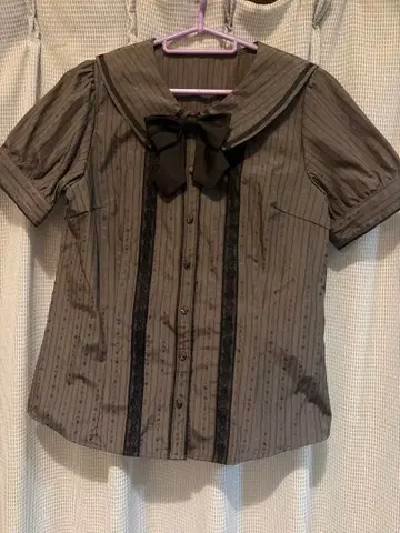 axes femme 리본 포함 세일러 블라우스