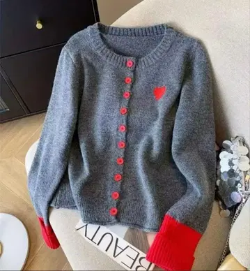 새상품 그레이와 빨간색 니트 가디건 하트 포인트 포함