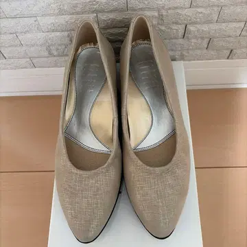 FITFIT 베이지 스틸레토 펌프스