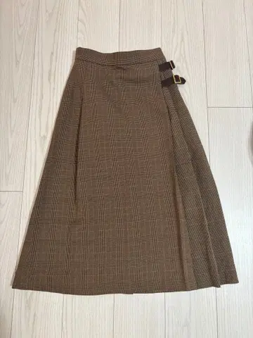 브라운 체크 플리츠 스커트 사이드 버클 포함