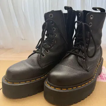 Dr.Martens 닥터마틴 통굽 부츠 8홀 23 23.5