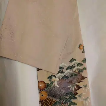 연한 핑크색 이로도메소데 꽃과 봉황 무늬