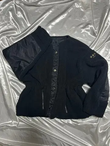 TATRAS 타트라스 ANNABELLA 보아 플리스 노카라 블랙 2