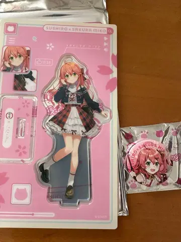 사쿠라 미코 x 스시로 아크릴 스탠드 사복 ver. 캔뱃지 무녀복