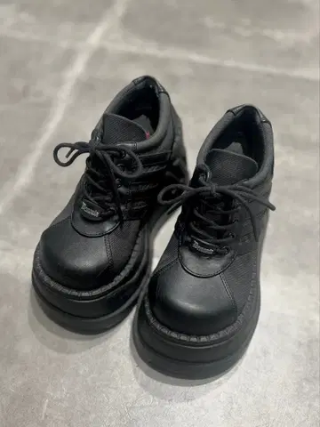 Demonia 블랙 플랫폼 신발